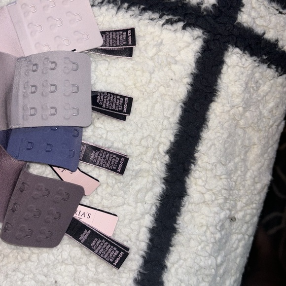 🚫SOLD🚫 34DD Victoria’s Secret Bras - Picture 7 of 7